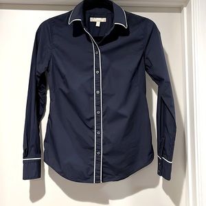 Banana republic women Navy slim fit button down shirt with white trims sz0